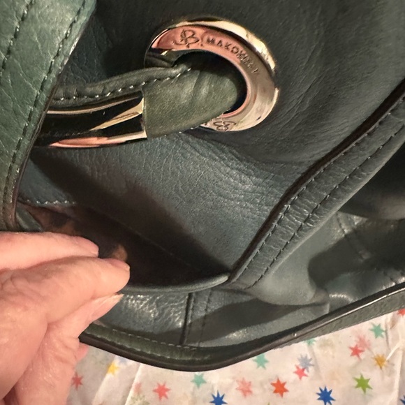 B. Makowsky Green Leather bag with Leopard Print Interior - Picture 4 of 9